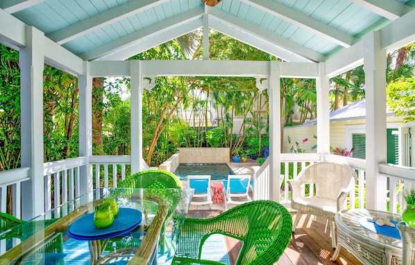 Outdoor dining - Charming dog-friendly home with guest cottage & private pool - great location (Key West)