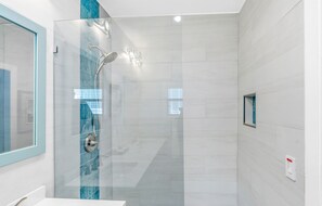 Shower, towels - Charming dog-friendly home with guest cottage & private pool - great location (Key West)