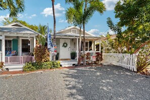 Exterior - Pool, Pet-friendly, Bicycles and 5 min walk to Beach (Key West)