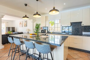 Fridge, microwave, oven, stovetop - Villa Guapa , Golf del Sur (Oasis del Sur)