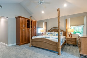 4 bedrooms, desk, iron/ironing board, free WiFi - Southern snowbird-friendly house with pool, stunning backyard & great location (Key West)