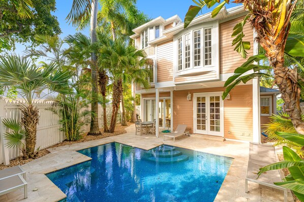 Pool - Southern snowbird-friendly house with pool, stunning backyard & great location (Key West)