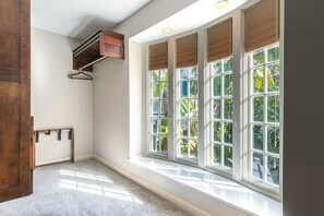 Interior - Southern snowbird-friendly house with pool, stunning backyard & great location (Key West)