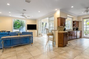 TV - Southern snowbird-friendly house with pool, stunning backyard & great location (Key West)