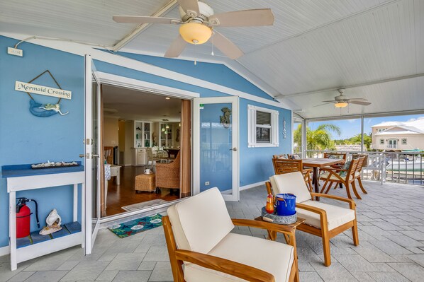 Outdoor dining - Dog-friendly home on a wide canal w/ WiFi & amazing water views (Tavernier)
