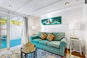 TV - Charming, updated home near Duval St. with enclosed patio & walkable location (Key West)