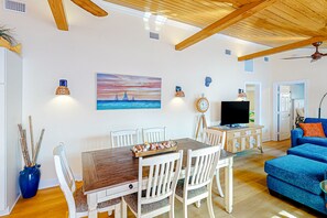 Interior - Dog-friendly condo near beach with pool, grill, outdoor shower, W/D, AC (Key West)