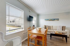 Interior - Waterfront & snowbird-friendly studio with dock & quick open water access (Conch Key)
