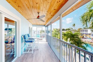 Terrace/patio - Radiant waterfront retreat with remarkable views, patio, tennis court, & grill (Islamorada)
