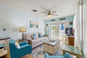 TV - Alluring corner unit w/ full kitchen & pool - close to beach/ nightlife (Key West)