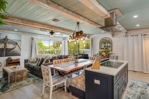 Interior - Snowbird-friendly townhouse with ocean view, heated pool, central AC, & deck (Marathon)