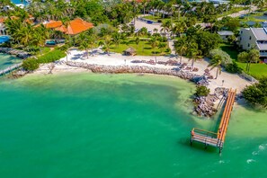 Beach - Resort-style house on the ocean with Cabana Club membership, dock, & kayaks (Key Colony Beach)