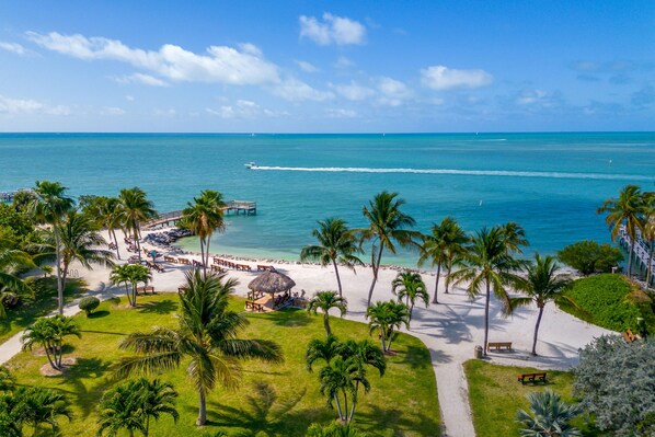 Beach - Resort-style house on the ocean with Cabana Club membership, dock, & kayaks (Key Colony Beach)