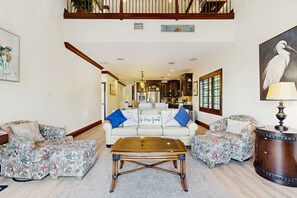 Smart TV, fireplace - Elegant waterfront home with private pools, hot tub, & dock - walk to beach (Marathon)