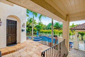 Terrace/patio - Elegant waterfront home with private pools, hot tub, & dock - walk to beach (Marathon)