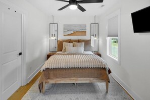 Iron/ironing board, Internet, bed sheets - Suite on Swann - Brooklyn Arts - We LOVE Doggies! (Wilmington)