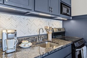 Fridge, microwave, oven, stovetop - Pups and Pints - Water View - We Love Dogs (Wilmington)