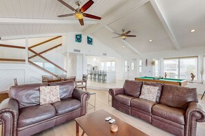 Games room - Dazzling Bayfront Home w/ 2 Boat Docks, Huge Deck, 1 Kayak, Pool Table -1 Dog OK (Cudjoe Key)