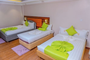 Habitación triple estándar | Escritorio, espacio para trabajar con laptop y wifi gratis
