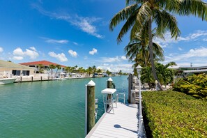 Property grounds - Waterfront home with dock, filet station, patio, balcony, & Cabana Club access (Key Colony Beach)