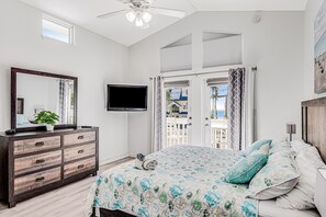 Iron/ironing board, free WiFi, bed sheets - Enchanting dog-friendly waterfront retreat with pool, hot tub, & amazing views (Key Colony Beach)