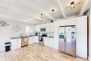 Fridge, microwave, oven, stovetop - Waterfront home with 60-foot dock & beautiful patio - walk to beach (Key Colony Beach)