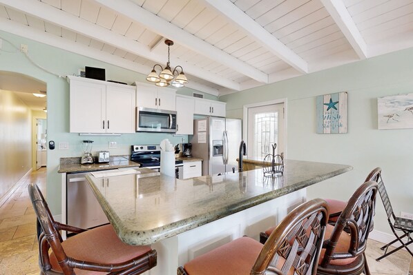Fridge, microwave, oven, stovetop - Deluxe waterfront retreat with hot tub, pool & Cabana Club access (Key Colony Beach)