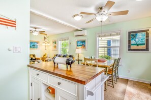 Interior - Cute Dog-friendly Tropical Condo with AC, WiFi, & Shared Pool - Snowbirds OK (Key West)