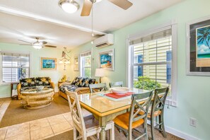 Dining - Cute Dog-friendly Tropical Condo with AC, WiFi, & Shared Pool - Snowbirds OK (Key West)