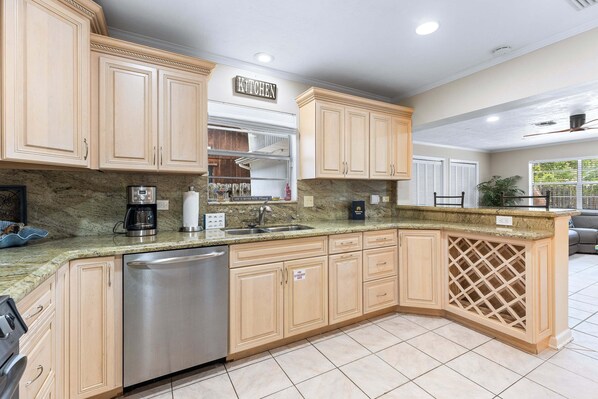 Fridge, microwave, oven, stovetop - Single-level home with a private pool, enclosed yard - two dogs OK (Marathon)
