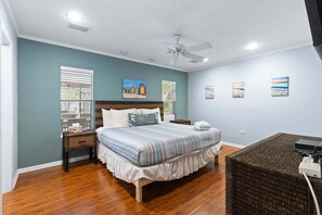 Iron/ironing board, free WiFi, bed sheets, wheelchair access - Single-level home with a private pool, enclosed yard - two dogs OK (Marathon)