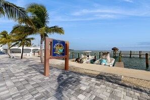 Marina - Condo in Marathon with waterfront pool, patio, kayak & sundeck (Marathon)
