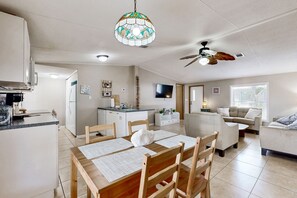 Interior - Snowbird-Friendly Home with Central AC, High-Speed WiFi, and Washer/Dryer (Key Largo)