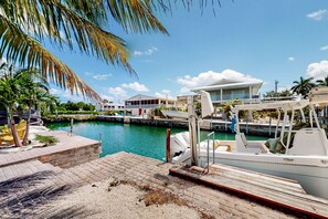 Marina - Dog-friendly waterfront retreat with dock, private pool, washer/dryer, patio (Marathon)
