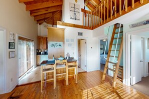 Free WiFi, bed sheets - Oceanfront house with dock, kayaks, deck, fast WiFi, central AC & washer/dryer (Marathon)