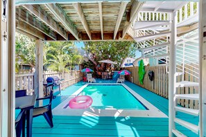 A heated pool - Tropical Cottage w/ Private Pool--Two blocks from Duval - Near Hemingway House! (Key West)