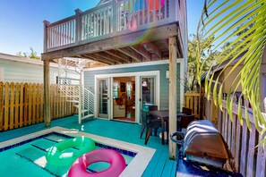 Property grounds - Tropical Cottage w/ Private Pool--Two blocks from Duval - Near Hemingway House! (Key West)