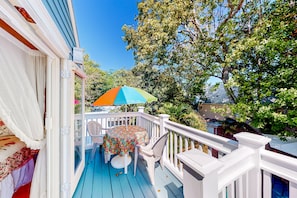 Outdoor dining - Tropical Cottage w/ Private Pool--Two blocks from Duval - Near Hemingway House! (Key West)
