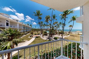 Property grounds - Historically located condo w/ocean views, pool, loft, AC & guest boat access (Layton)