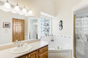 Shower, jetted bath, hair dryer, towels - Waterfront home with ocean views, dock, & private outdoor pool (Marathon)