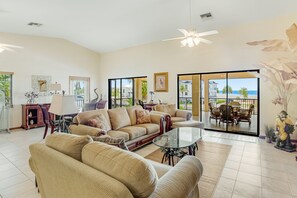 Smart TV, stereo - Waterfront home with ocean views, dock, & private outdoor pool (Marathon)