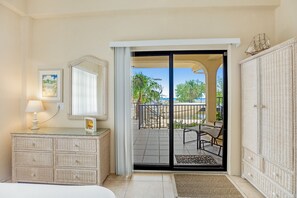 Iron/ironing board, free WiFi, bed sheets - Waterfront home with ocean views, dock, & private outdoor pool (Marathon)