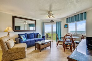 Smart TV, stereo - Oceanfront condo with beach access, pool, balcony, & tennis - marina available (Tavernier)