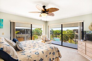 Desk, free WiFi, bed sheets - Second Floor Condo with Shared Pool, Shared Dock, Central AC, and WiFi (Marathon)