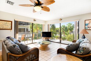 Smart TV, DVD player - Second Floor Condo with Shared Pool, Shared Dock, Central AC, and WiFi (Marathon)