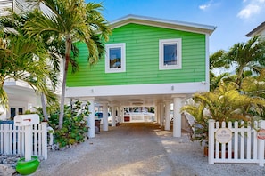 Exterior - Modern waterfront home with balcony, patio, grill, W/D, & easy Atlantic access (Marathon)