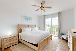 Free WiFi, bed sheets - Cozy home with water access, private pool, dock, wifi, central a/c, balcony (Marathon)