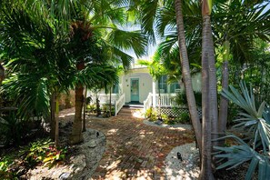 Exterior - Multi-home tropical paradise with large, heated pool, & wraparound sundeck (Key West)