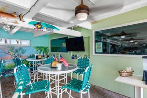 Dining - Waterfront home with 35-ft dock & access to Cabana Club pool & beach (Key Colony Beach)
