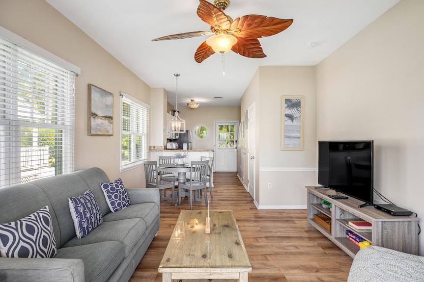 Waterfront Retreat With Balcony Views, Kayak, Sup, Central Ac & Washer/dryer - Duck Key, FL